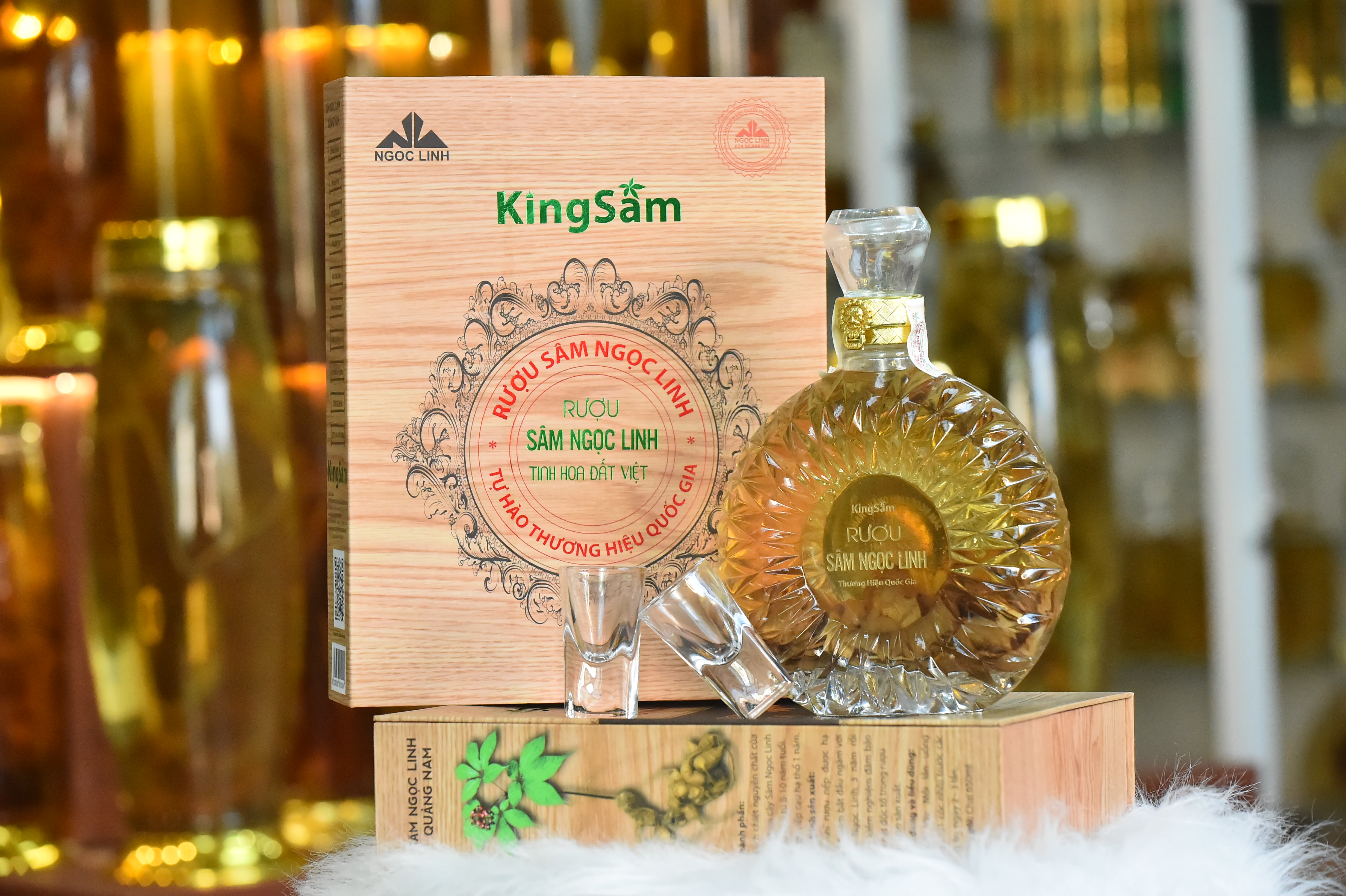 Rượu Sâm Ngọc Linh Lát Ngâm (650ml)